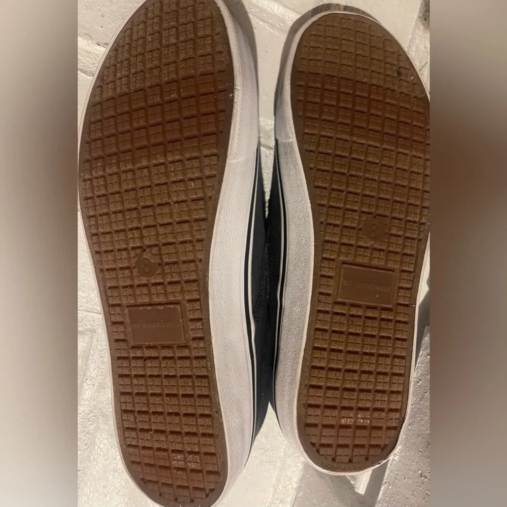 NWT men’s shoes No Boundaries Navy/white memory foam never worn size 8